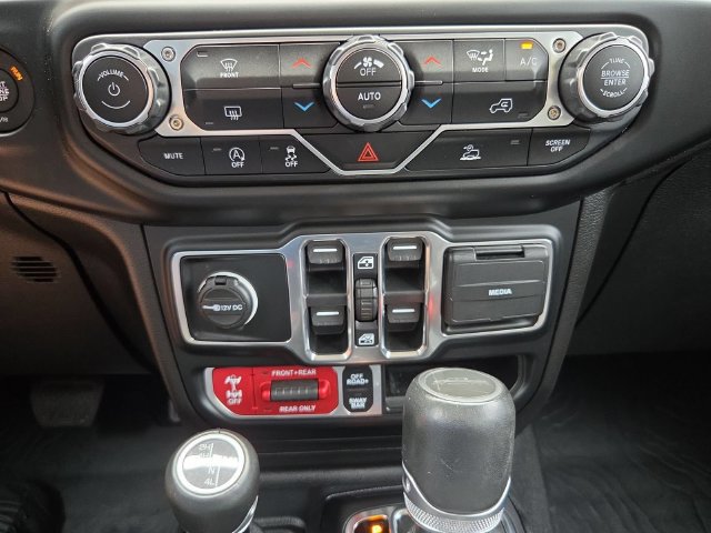 Used 2023 Jeep Gladiator Rubicon w/ Trailer Tow Package AWD/4WD image 19