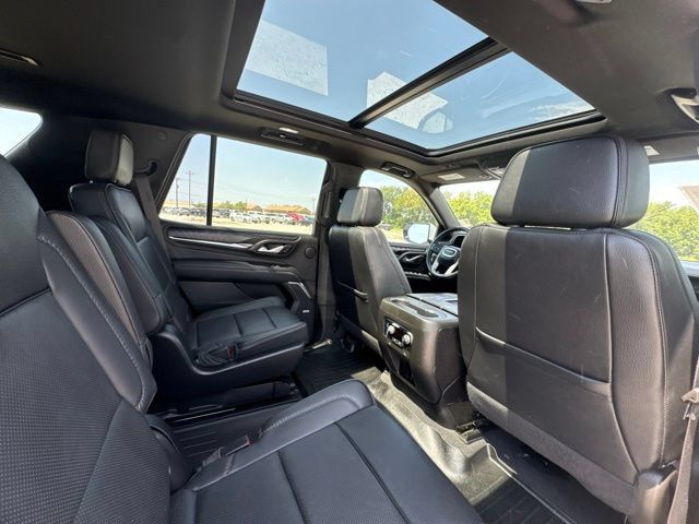 Used 2022 GMC Yukon Denali RWD image 4