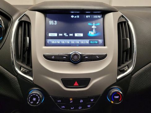 Used 2018 Chevrolet Cruze LS image 25