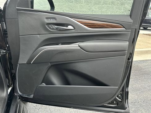 Used 2021 Cadillac Escalade Luxury image 14