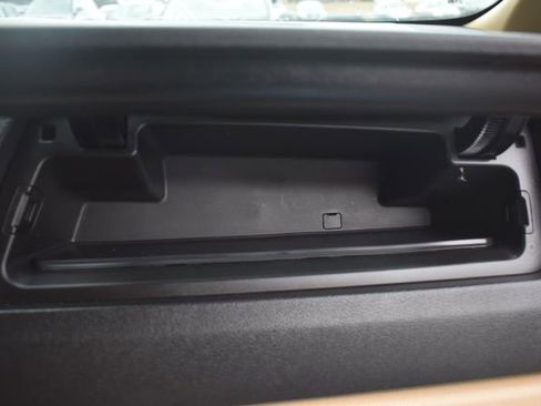 Used 2019 Kia Sedona LX image 42