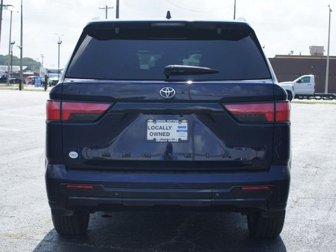 Used 2023 Toyota Sequoia Platinum AWD/4WD image 3