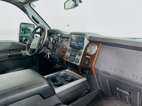 Used 2015 Ford F250 Lariat w/ Lariat Interior Package AWD/4WD image 28