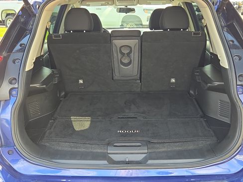 Used 2018 Nissan Rogue SV w/ Premium Package FWD image 13