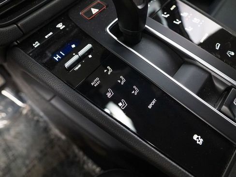 Certified 2025 Porsche Macan image 25