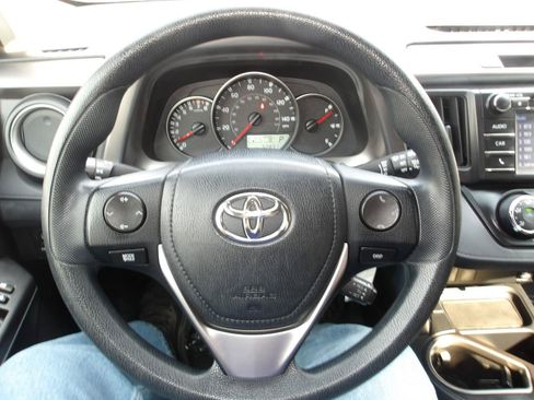 Used 2016 Toyota RAV4 LE AWD/4WD image 14