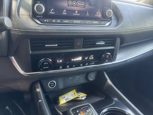 Used 2023 Nissan Rogue SV FWD image 22