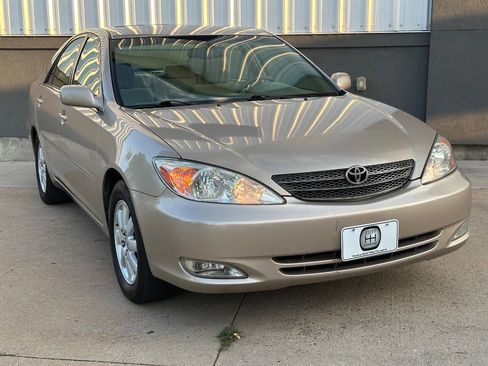 Used 2004 Toyota Camry XLE image 24