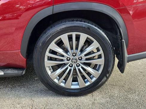Used 2024 Toyota Highlander Platinum AWD/4WD image 32