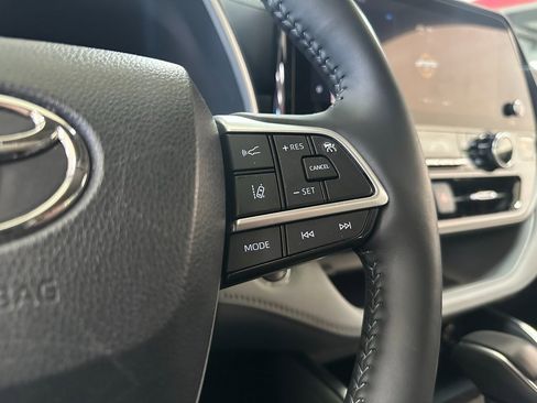 Used 2023 Toyota Highlander Limited image 20