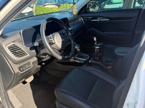 Used 2024 Kia Seltos EX AWD/4WD image 4