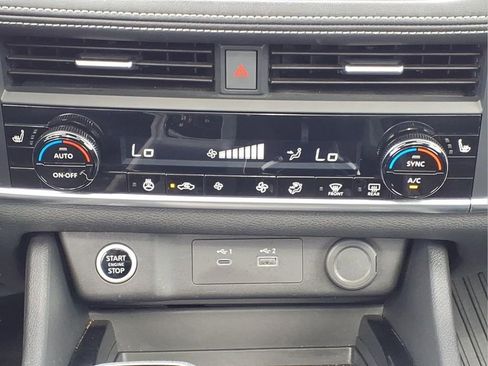 Used 2023 Nissan Rogue SV w/ SV Premium B Package FWD image 19