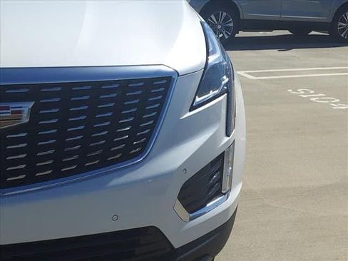 New 2025 Cadillac XT5 Luxury image 9