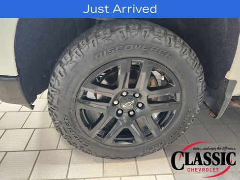 Used 2024 Chevrolet Silverado 1500 Custom Trail Boss w/ LPO, Dark Essentials Package AWD/4WD image 12