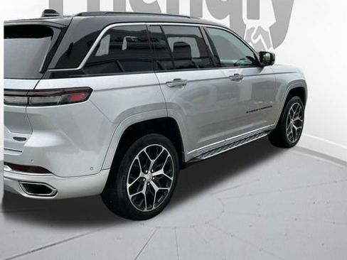 Used 2024 Jeep Grand Cherokee Summit AWD/4WD image 11
