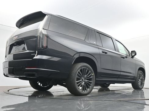 New 2026 Cadillac Escalade ESV Platinum Sport w/ LPO, Floor Liner Package AWD/4WD image 19