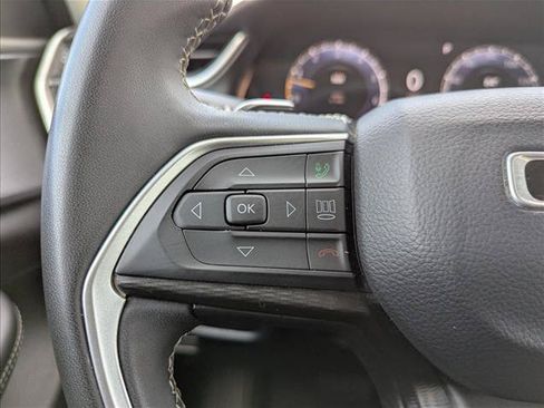 Used 2024 Jeep Grand Cherokee Laredo AWD/4WD image 12
