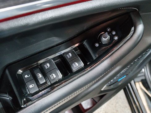 Used 2023 Jeep Grand Cherokee Overland w/ Advanced Protech Group III image 15