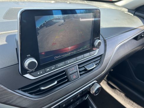 Used 2024 Nissan Altima 2.5 SV FWD image 39