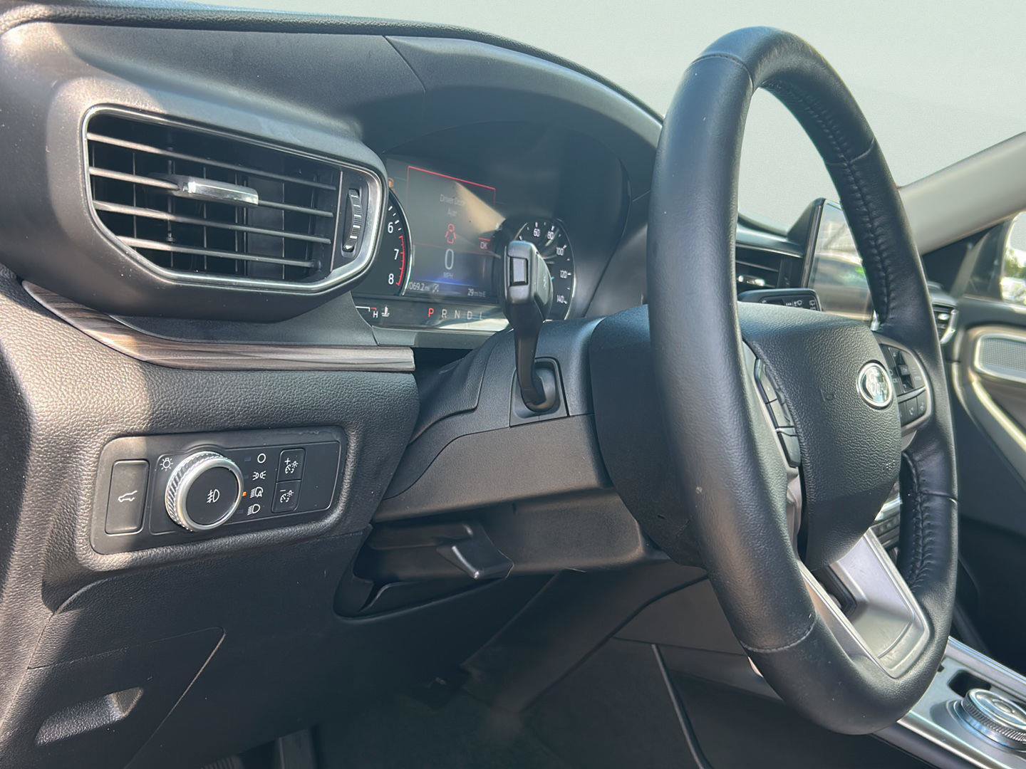 Certified 2022 Ford Explorer Limited RWD image 13