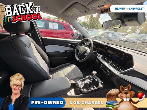 Used 2025 Chevrolet Trax LT FWD image 25
