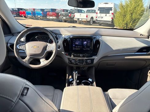 Used 2020 Chevrolet Traverse LT image 28