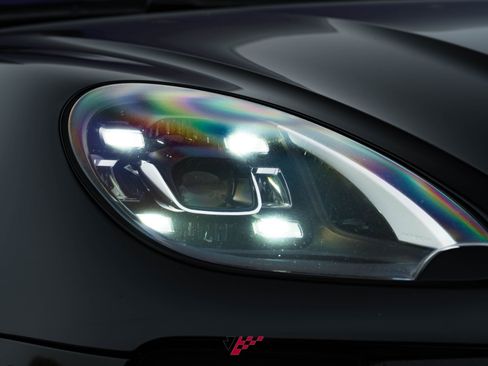 Used 2017 Porsche Macan Turbo image 23