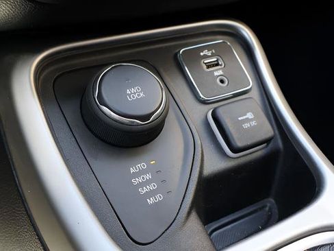 Used 2019 Jeep Compass Latitude AWD/4WD image 21