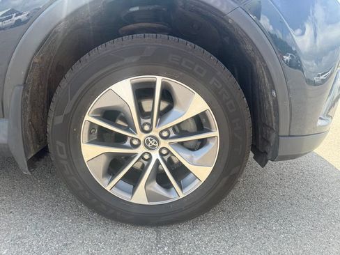 Used 2018 Toyota RAV4 XLE AWD/4WD image 4