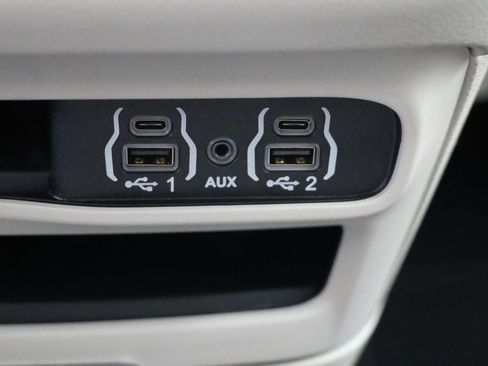 Used 2024 Chrysler Pacifica Touring-L image 25