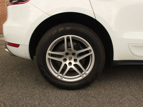 Used 2018 Porsche Macan w/ Premium Package Plus AWD/4WD image 5