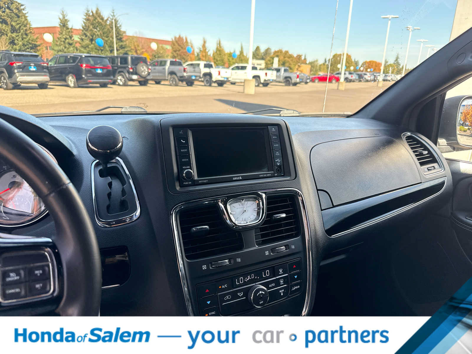 Used 2014 Chrysler Town & Country S FWD image 16