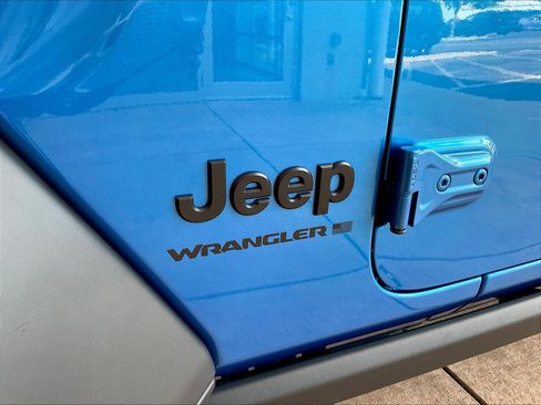 Used 2024 Jeep Wrangler Unlimited Sport AWD/4WD image 24