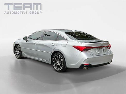 Used 2019 Toyota Avalon Touring image 5