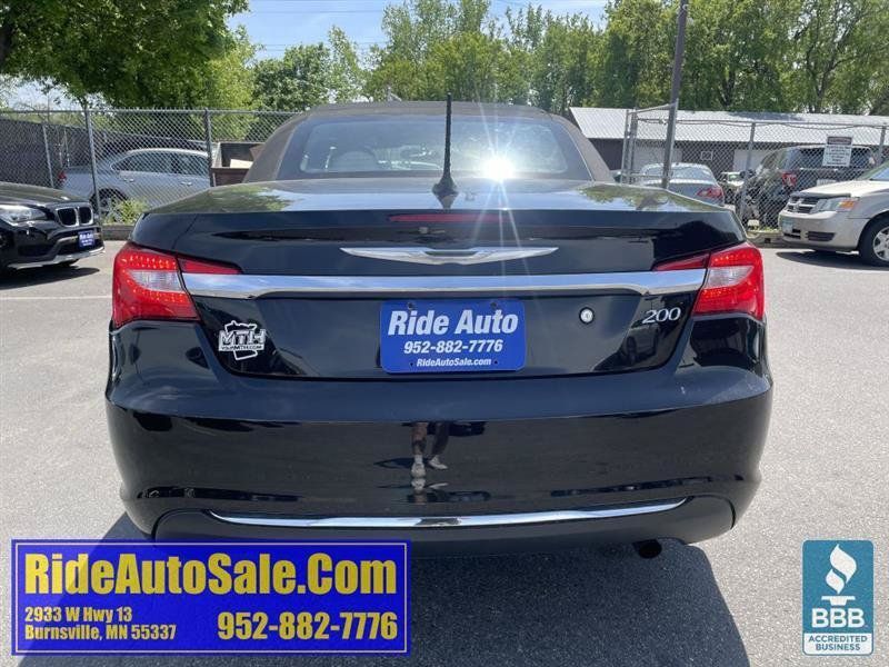 Used 2013 Chrysler 200 Touring FWD image 6
