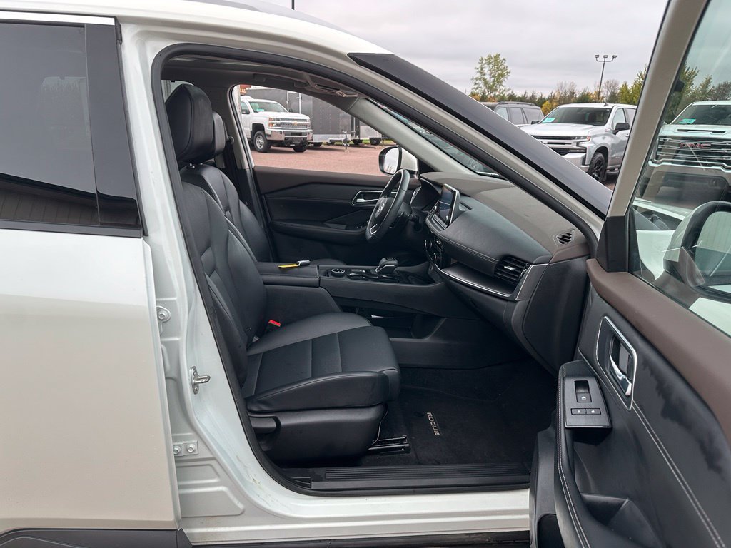 Used 2021 Nissan Rogue SV w/ Premium Package AWD/4WD image 28