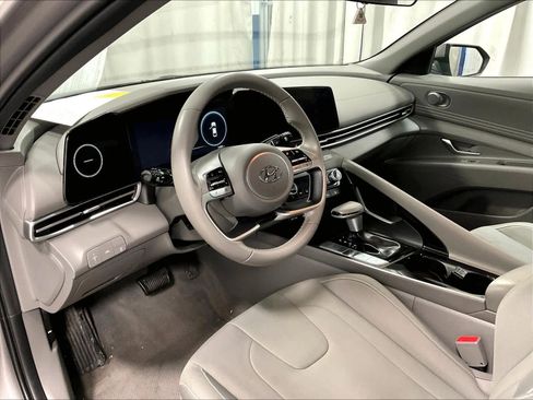 Used 2023 Hyundai Elantra SEL w/ Convenience Package image 8