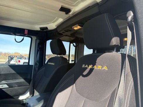 Used 2015 Jeep Wrangler Unlimited Sahara w/ Max Tow Package image 11