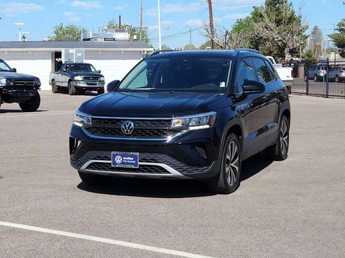 Certified 2023 Volkswagen Taos SE w/ Panoramic Sunroof Package AWD/4WD image 3