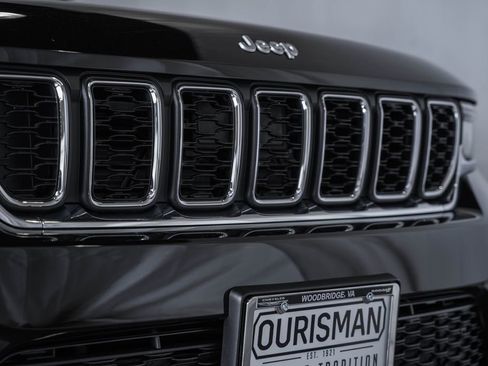 New 2025 Jeep Grand Cherokee Laredo X image 11