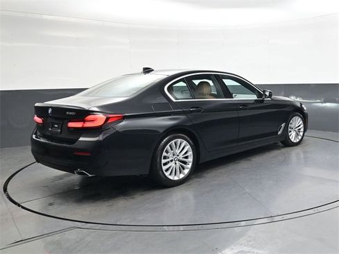 Used 2022 BMW 530i w/ Premium Package image 4