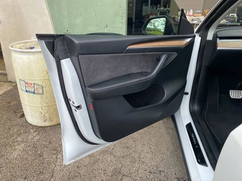 Used 2023 Tesla Model Y Long Range image 14