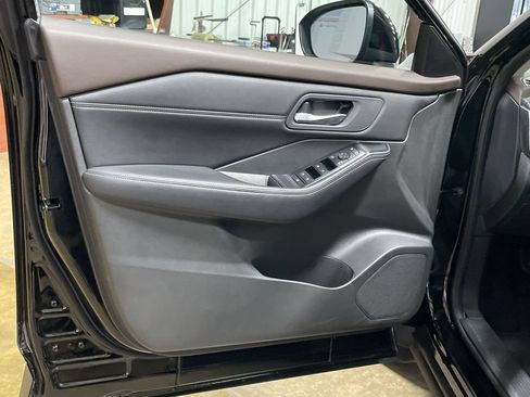 Used 2023 Nissan Rogue SV w/ SV Premium B Package FWD image 12