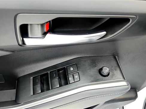 Certified 2022 Toyota Highlander XLE image 33