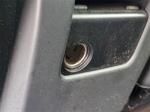 Used 2016 Volvo XC60 T5 Premier w/ Proximity Package image 12