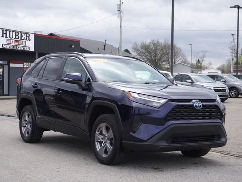 Used 2022 Toyota RAV4 XLE AWD/4WD image 9