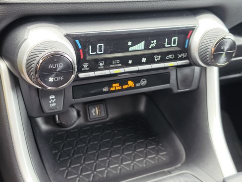 Certified 2024 Toyota RAV4 LE AWD/4WD image 22