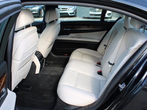 Used 2014 BMW 750Li xDrive image 18
