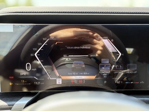 Used 2025 BMW 760i xDrive w/ Luxury Rear Seating Package image 29