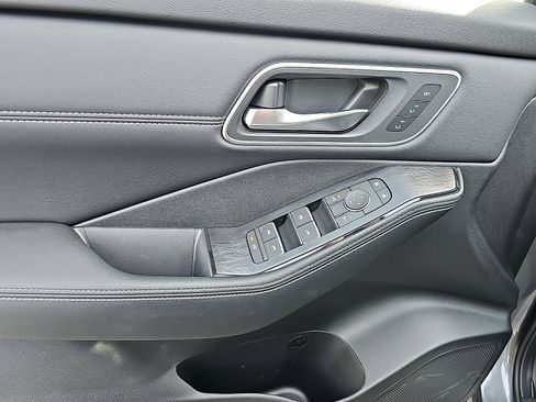 New 2026 Nissan Rogue Platinum image 8